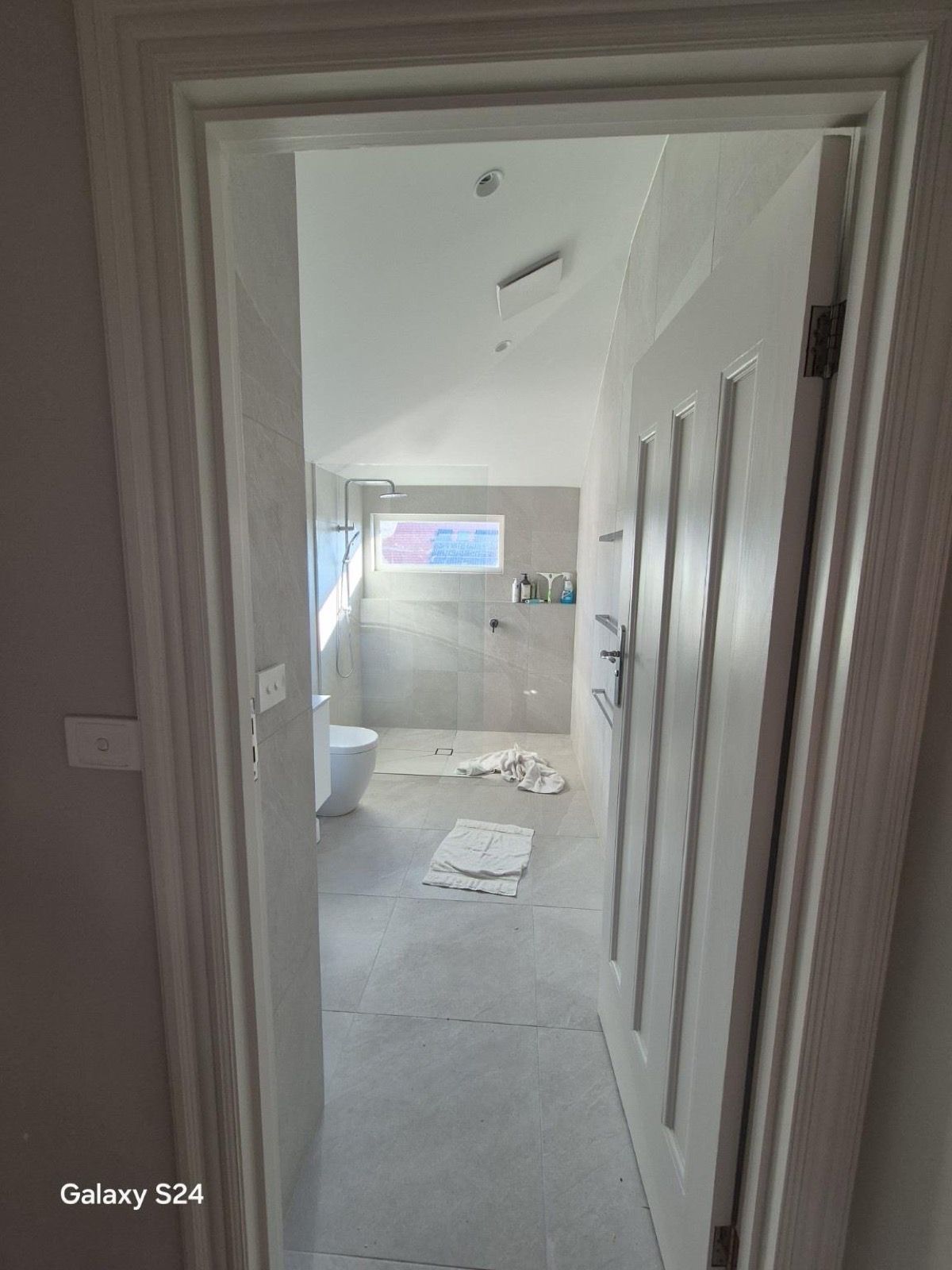 Malvern East ensuite and hallway finished